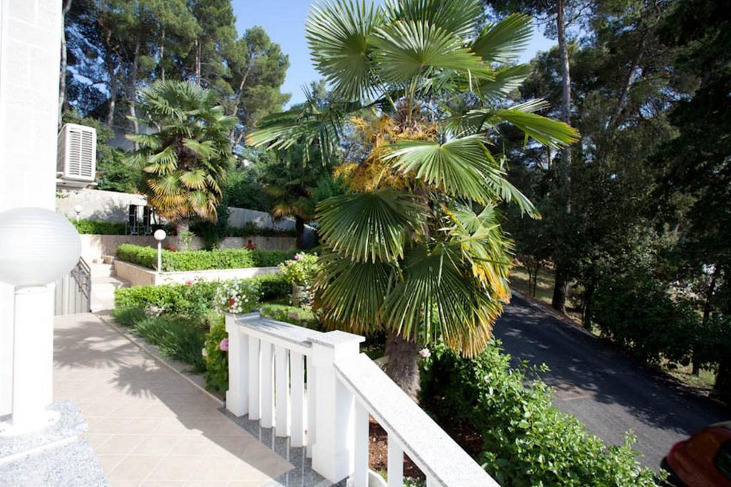 Apartments & Rooms Milcetic M Malinska Exterior foto